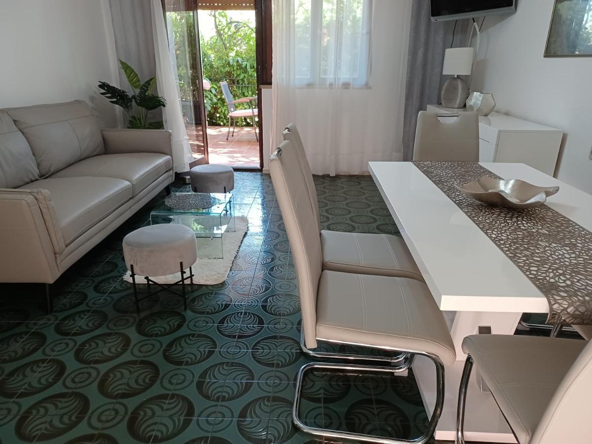 Apartment Lorenzo Trogir Exterior photo