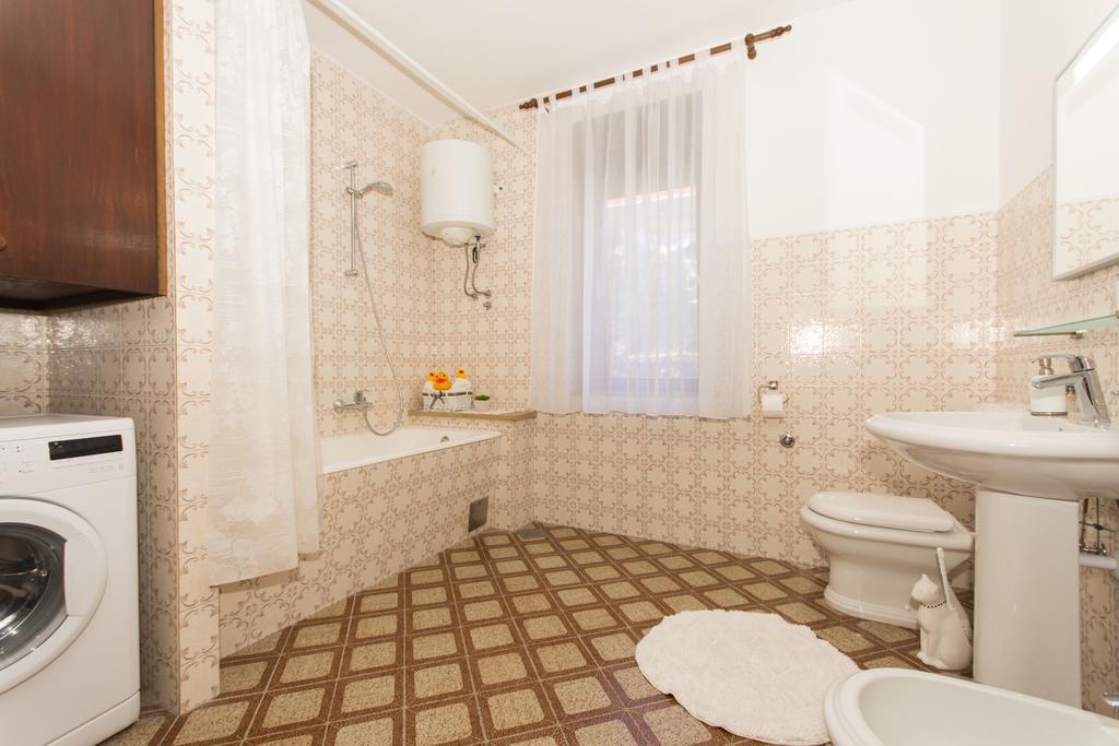Apartment Lorenzo Trogir Exterior photo