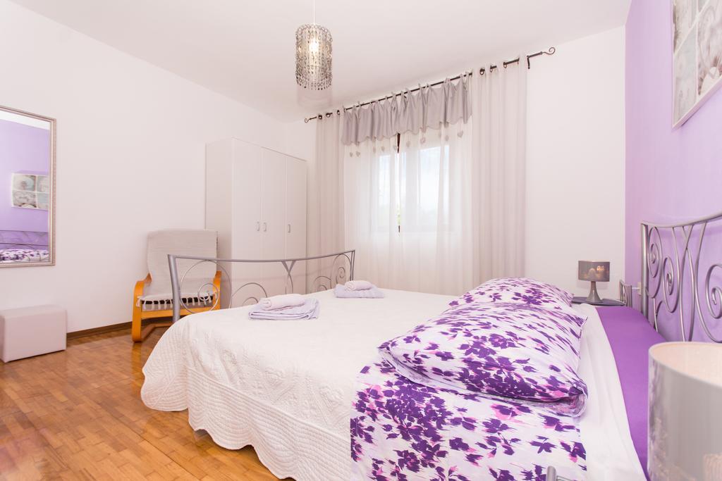 Apartment Lorenzo Trogir Exterior photo